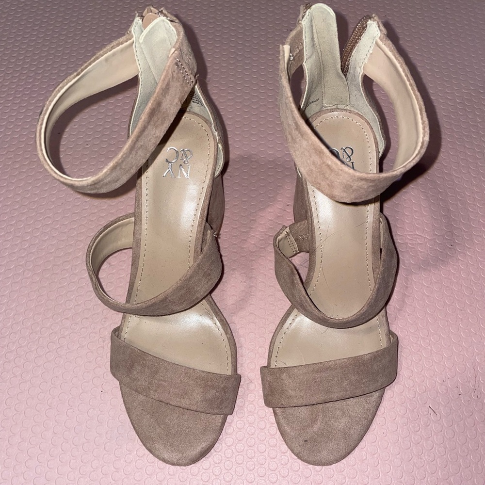 Super cute heels!